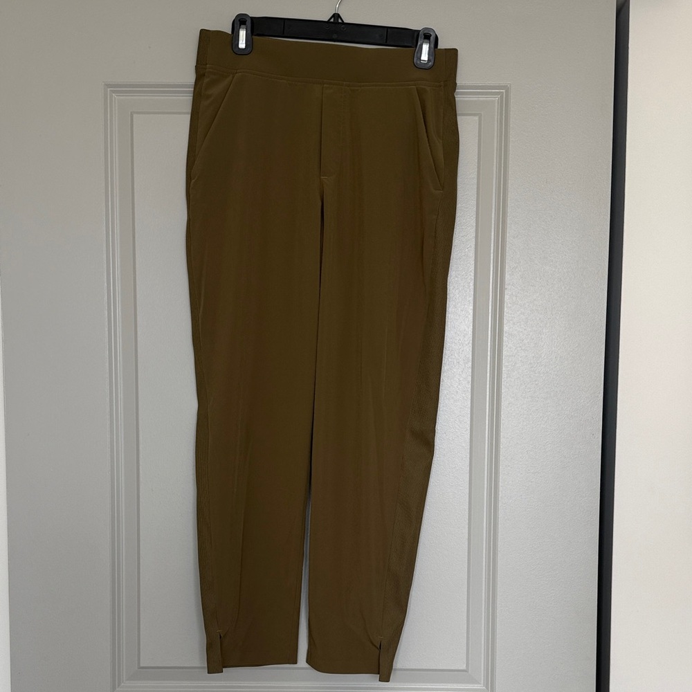 Athleta Women’s Olive Green Pants